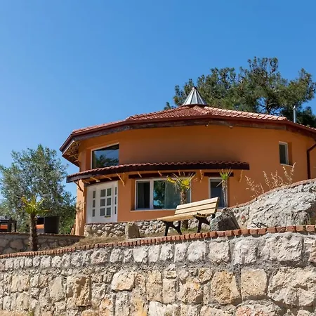 House Surrounded By Olive Grove In Seferihisar 빌라